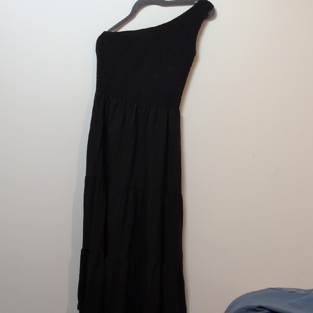 Elegant Black One-Shoulder Dress